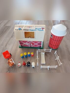 Vintage 1967 Fisher Price Play Family Farm 915